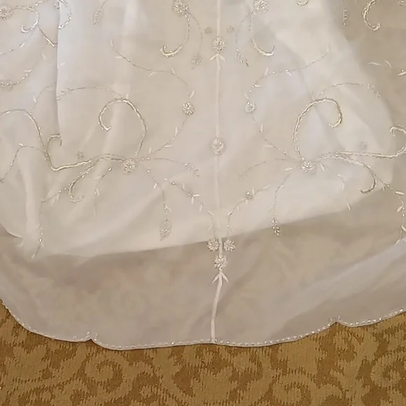 Emerald Bridal Size 8 Wedding Gown - Picture 11 of 15